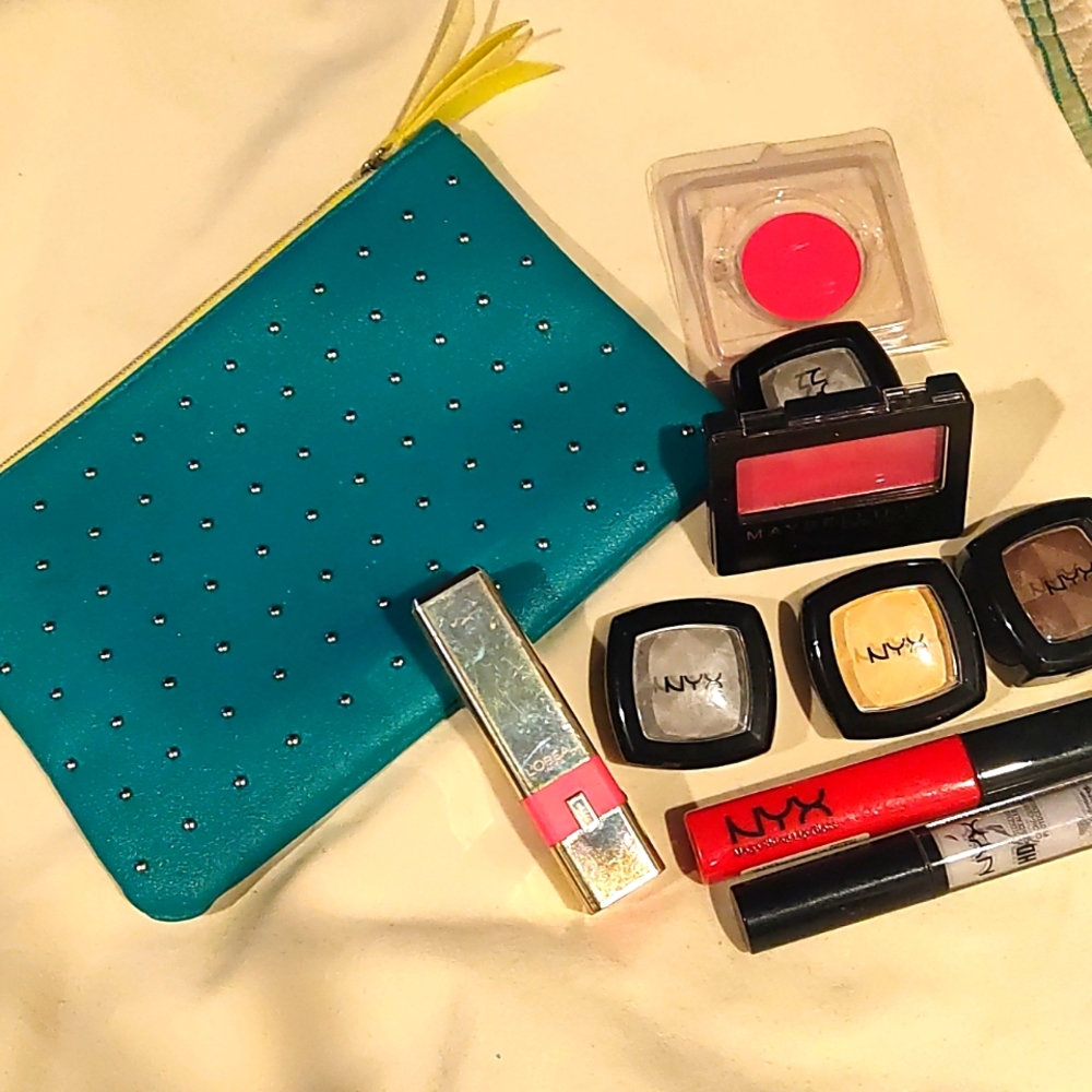 Ipsy Bag w/ 10 Items of Make-Up